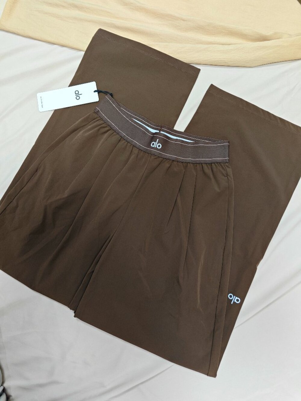 πNWT ALO Yoga Suit Up Pants π Espresso Brown XS | Regular 30β - Picture 3 of 9